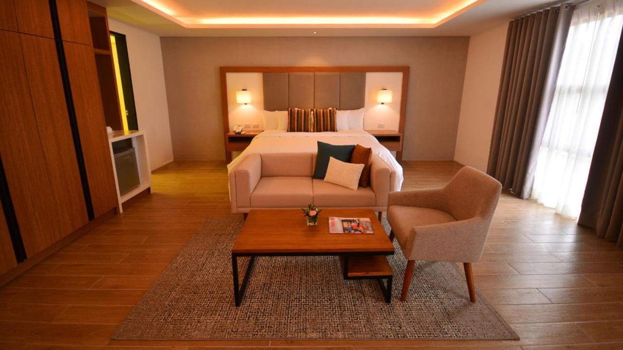 Crown Hotel At Harbour Springs Palawan Managed By Enderun Hotels Puerto Princesa Exterior photo