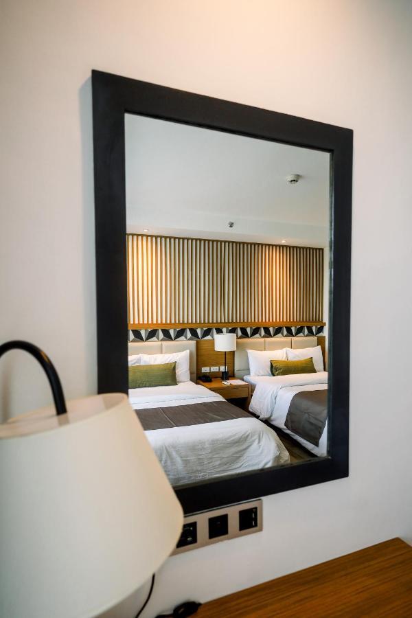 Crown Hotel At Harbour Springs Palawan Managed By Enderun Hotels Puerto Princesa Exterior photo