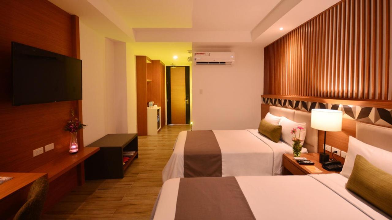 Crown Hotel At Harbour Springs Palawan Managed By Enderun Hotels Puerto Princesa Exterior photo