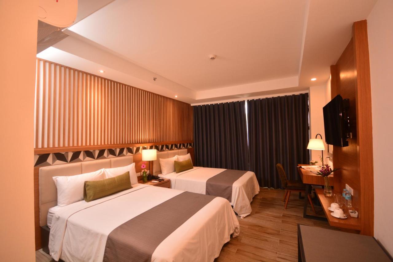 Crown Hotel At Harbour Springs Palawan Managed By Enderun Hotels Puerto Princesa Exterior photo