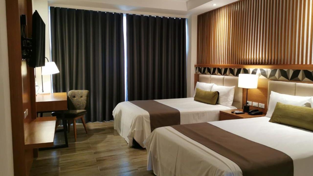Crown Hotel At Harbour Springs Palawan Managed By Enderun Hotels Puerto Princesa Exterior photo
