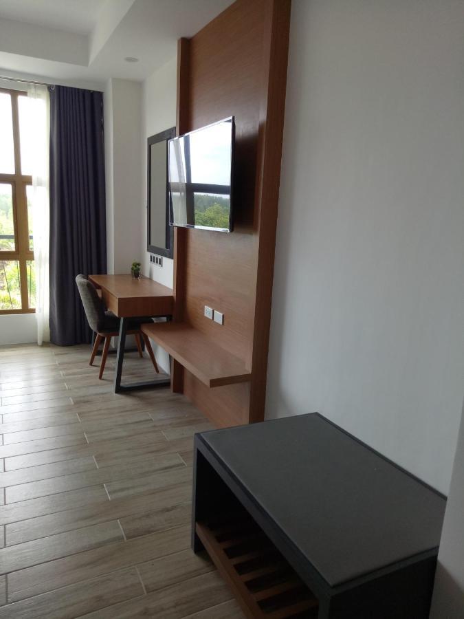 Crown Hotel At Harbour Springs Palawan Managed By Enderun Hotels Puerto Princesa Exterior photo