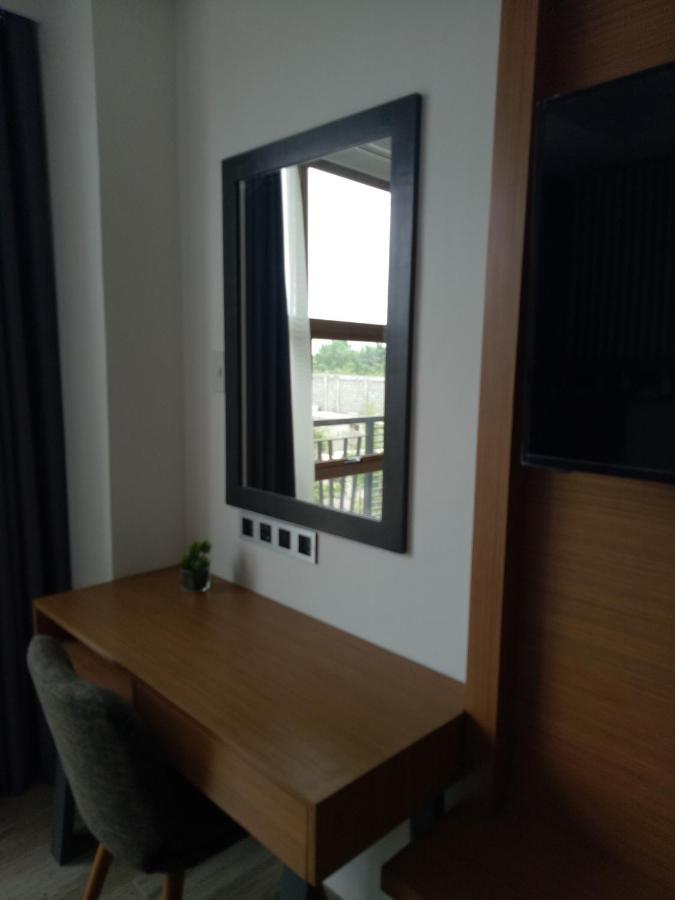 Crown Hotel At Harbour Springs Palawan Managed By Enderun Hotels Puerto Princesa Exterior photo
