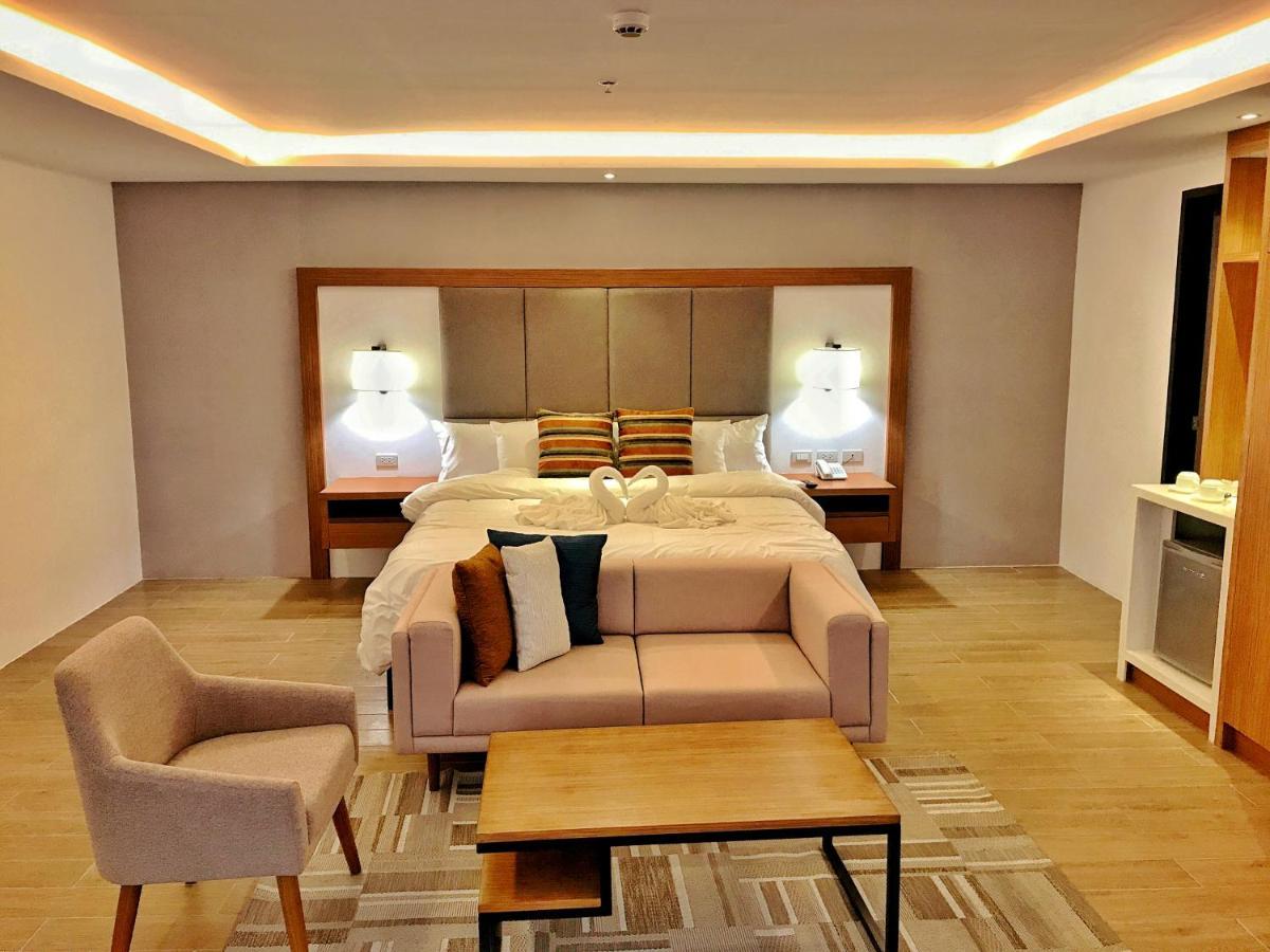 Crown Hotel At Harbour Springs Palawan Managed By Enderun Hotels Puerto Princesa Exterior photo