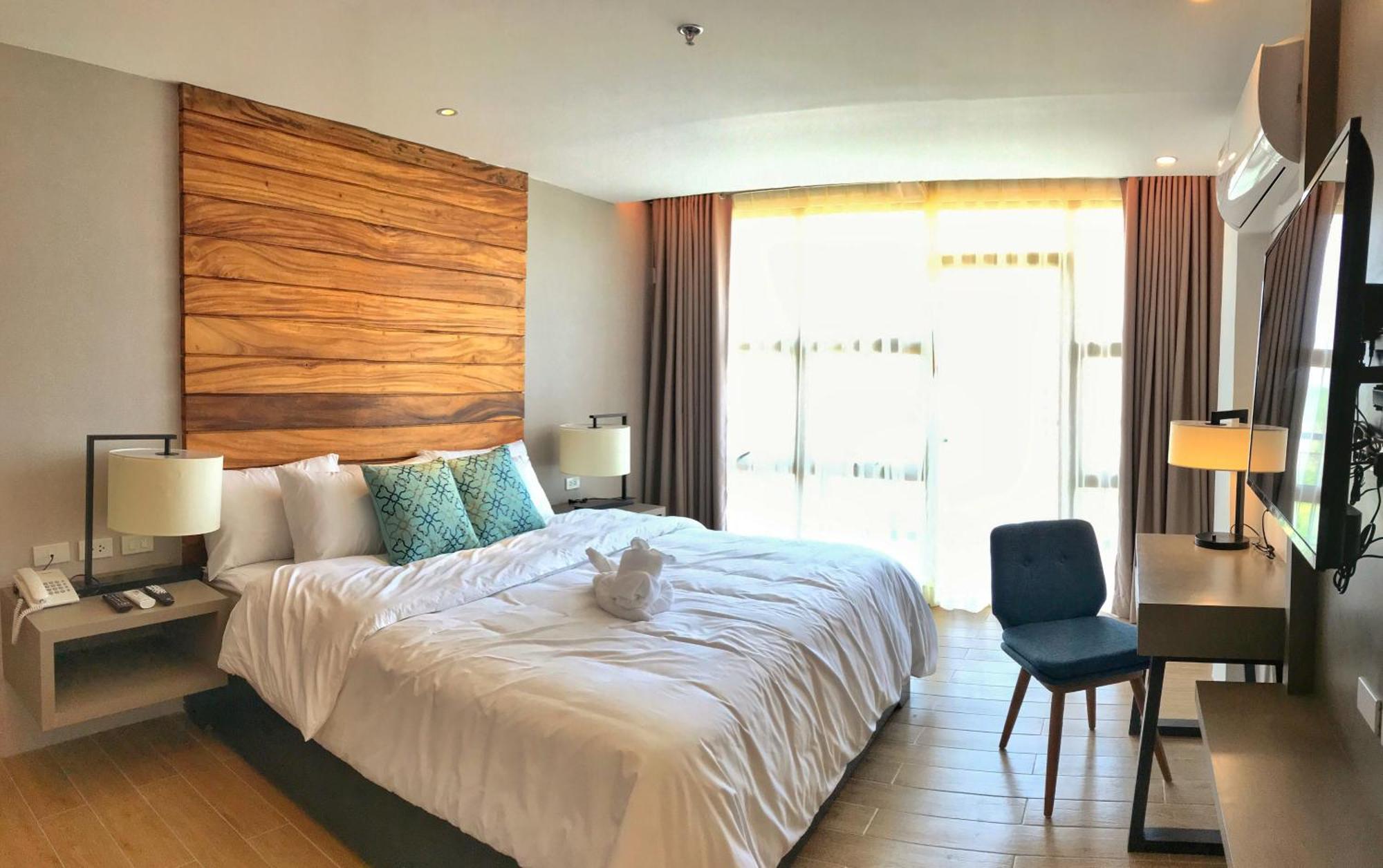 Crown Hotel At Harbour Springs Palawan Managed By Enderun Hotels Puerto Princesa Exterior photo